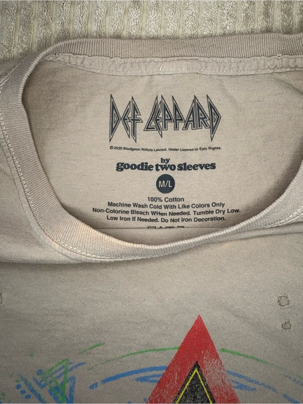 Def Leppard 'Love Bites' Graphic Band Tee - Light Taupe Size M/L - Picture 2 of 5
